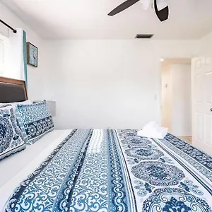  Apartment Perfectly Situated 2-br Residential In Largo- Close To Beach And Everything!!